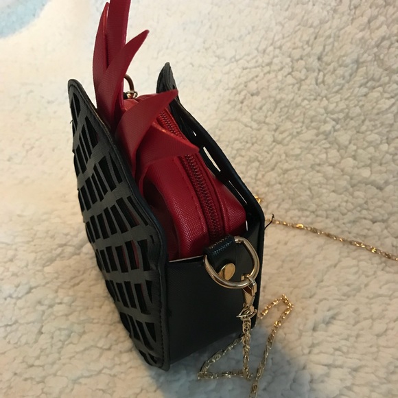 Pineapple Shaped Crossbody Bag - Picture 6 of 7